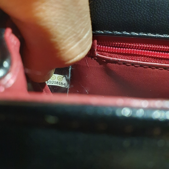 Chanel Boy Bag Black crossbody shoulder leather quilted 100% Authentic small - Picture 9 of 10